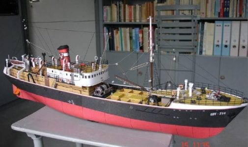 Steam trawler RADOMKA GDY 214 Paper Model